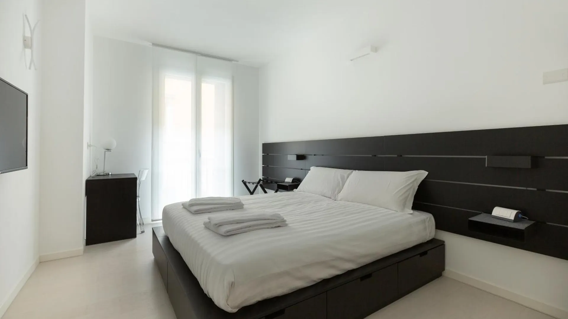Apartment Porta Nuova Bright And Roomy Flat Milan