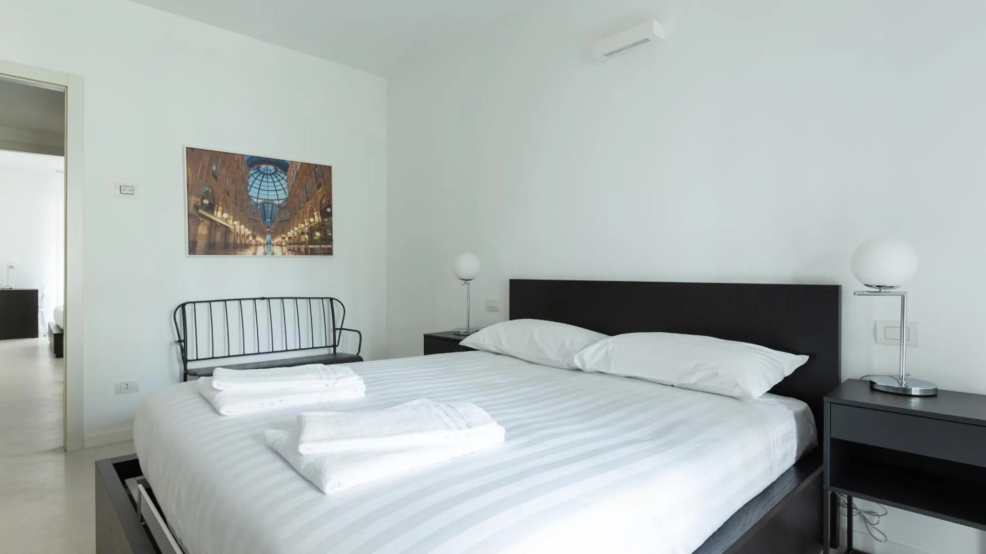 Apartment Porta Nuova Bright And Roomy Flat Milan