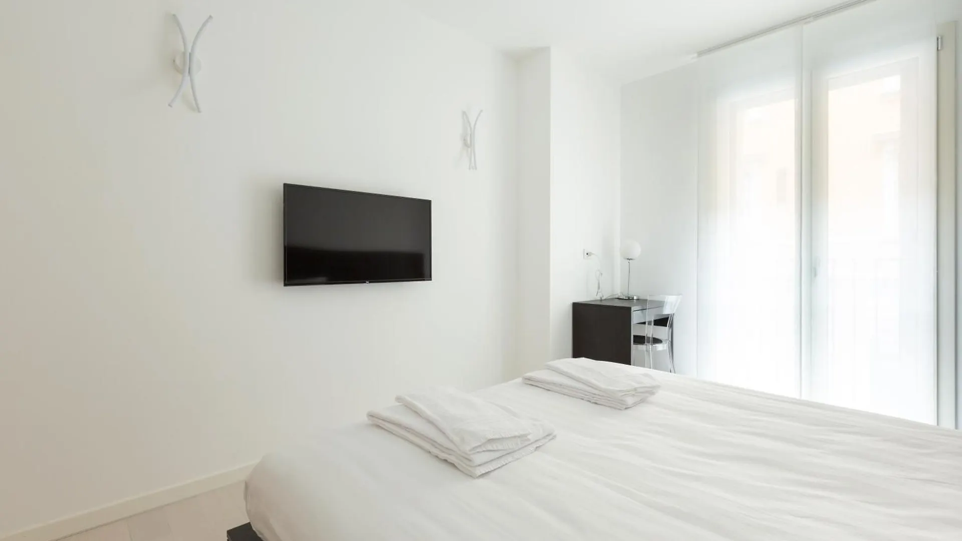 Porta Nuova Bright And Roomy Flat Milan