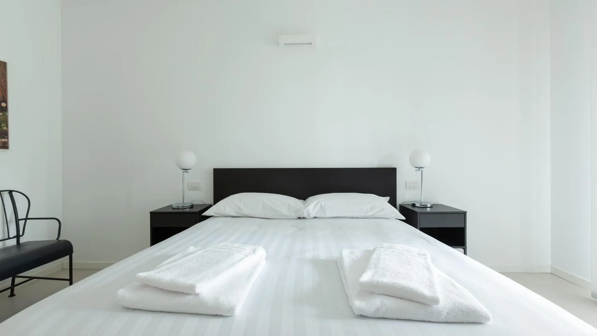 Apartment Porta Nuova Bright And Roomy Flat Milan